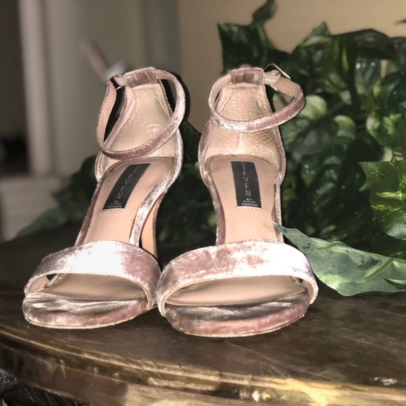 Heels - Picture 1 of 3